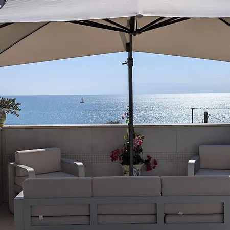 Naiadi Bed & Breakfast 4*